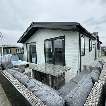 Golden Anchor - The Oakland Lodge - Coastal Caravan Breaks Chapel Saint Leonards Exterior photo