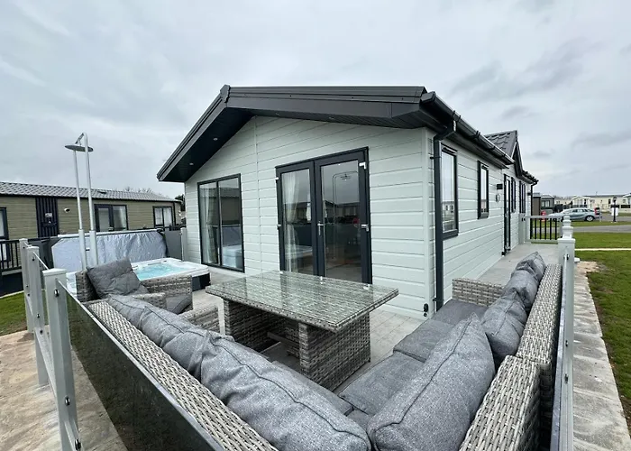 Golden Anchor - The Oakland Lodge - Coastal Caravan Breaks