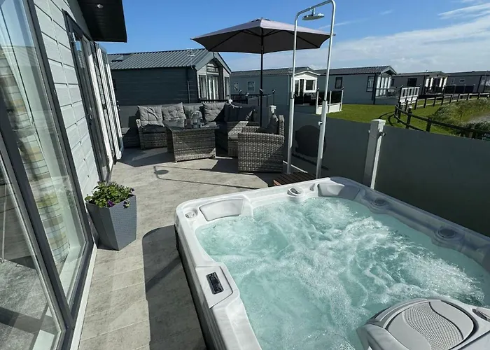 Golden Anchor - The Oakland Lodge - Coastal Caravan Breaks